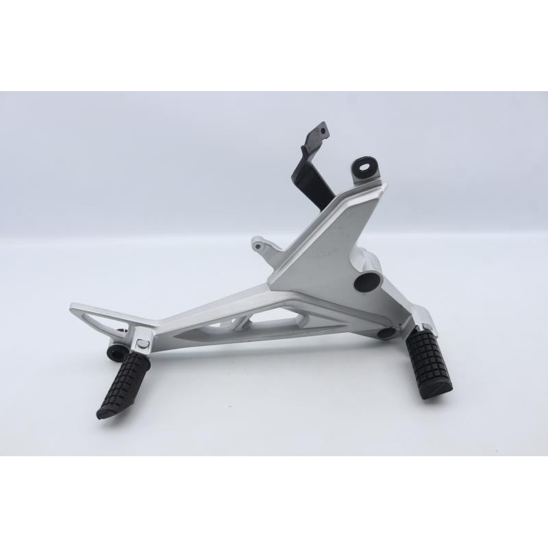 Platine avant droite HONDA CBF 125 2017 à 2020