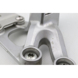 Platine avant gauche SUZUKI GSXR 750 2008 à 2010