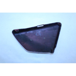 Demi flanc de selle gauche SUZUKI GN 125 1982 à 1996